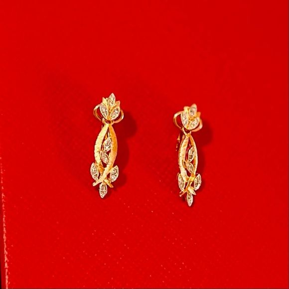 Signed D’Orlan Vintage Gold Plated Pave Crystal Rhinestone Clip On Earrings - Picture 2 of 13